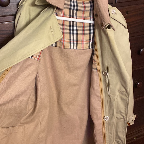 EUC Vintage Lined Trench coat, Made in Poland, sz 40R - Picture 3 of 9